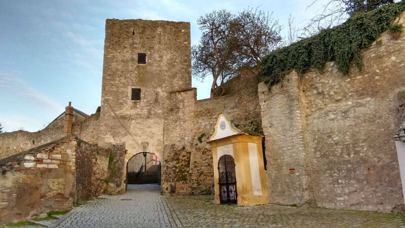 mittelalterliche Wehranlagen in Hainburg